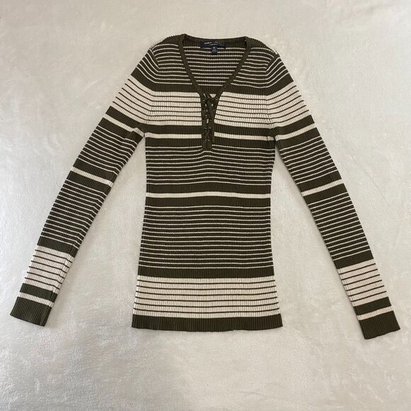 Romeo and Juliet Couture Olive Tan lace Up Long Sleeve Top Rayon - Size Medium - Picture 1 of 9